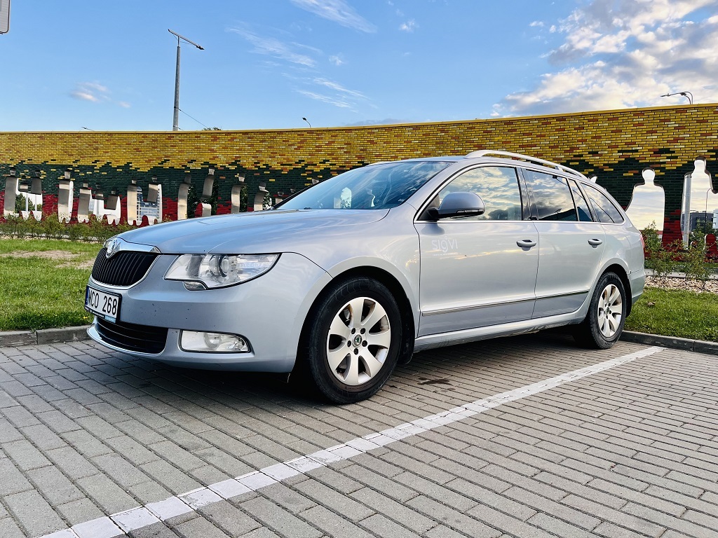 Škoda Superb car rental