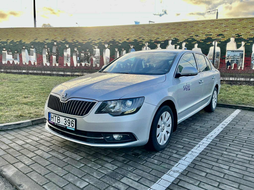 Škoda Superb car rental